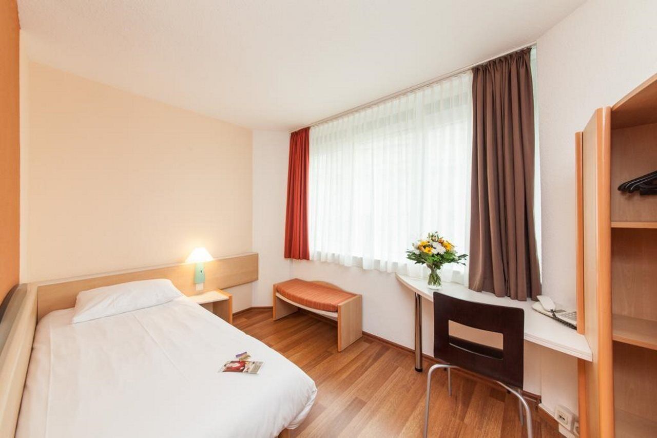 Select Hotel Wiesbaden City Екстер'єр фото